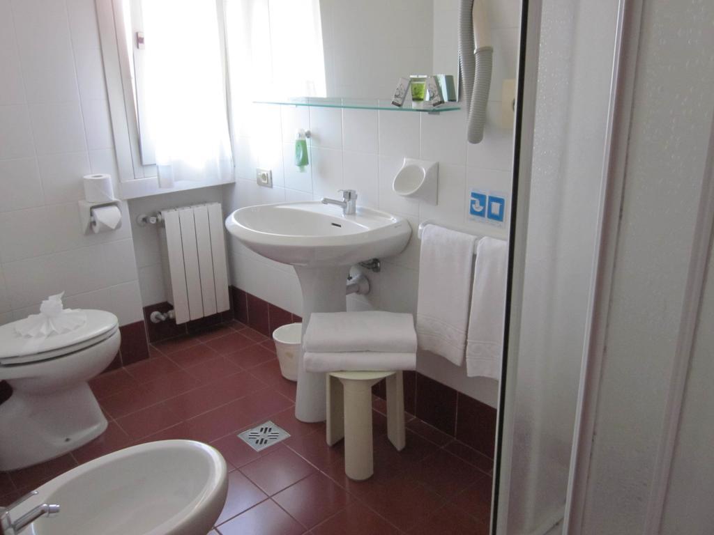 Hotel Marina Torri Del Benaco Eksteriør billede