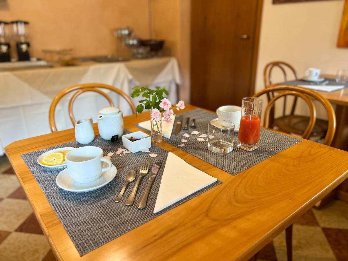 Hotel Marina Torri Del Benaco Eksteriør billede