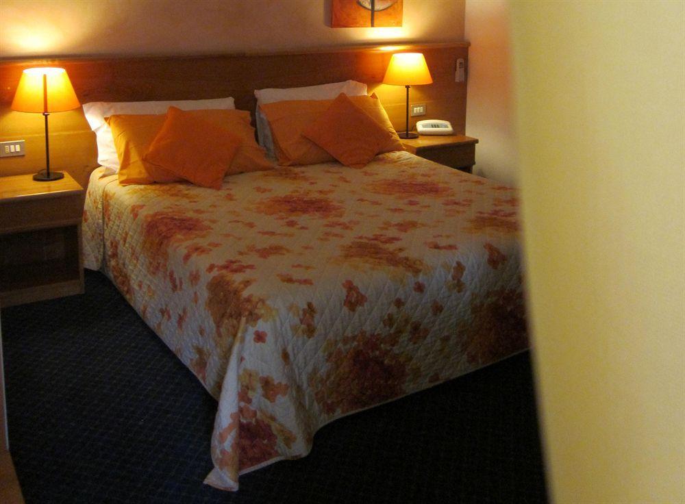 Hotel Marina Torri Del Benaco Eksteriør billede