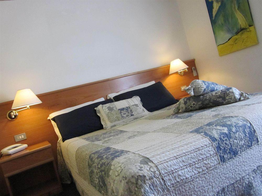 Hotel Marina Torri Del Benaco Eksteriør billede