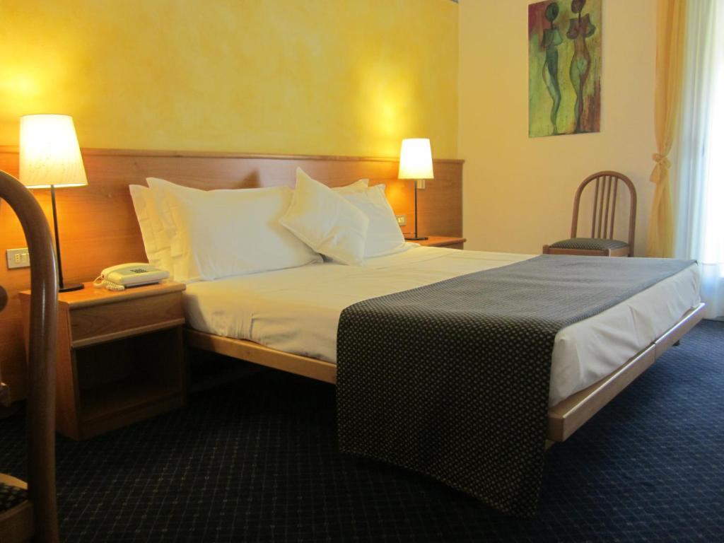 Hotel Marina Torri Del Benaco Værelse billede