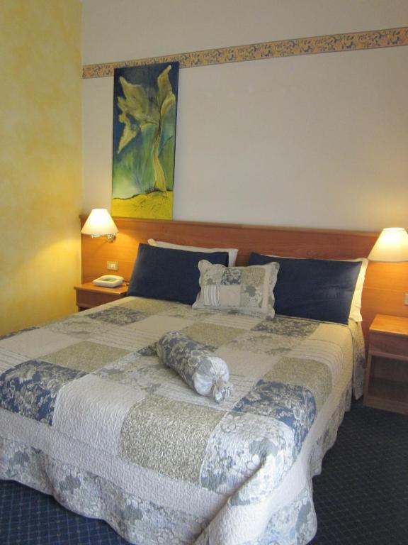 Hotel Marina Torri Del Benaco Værelse billede